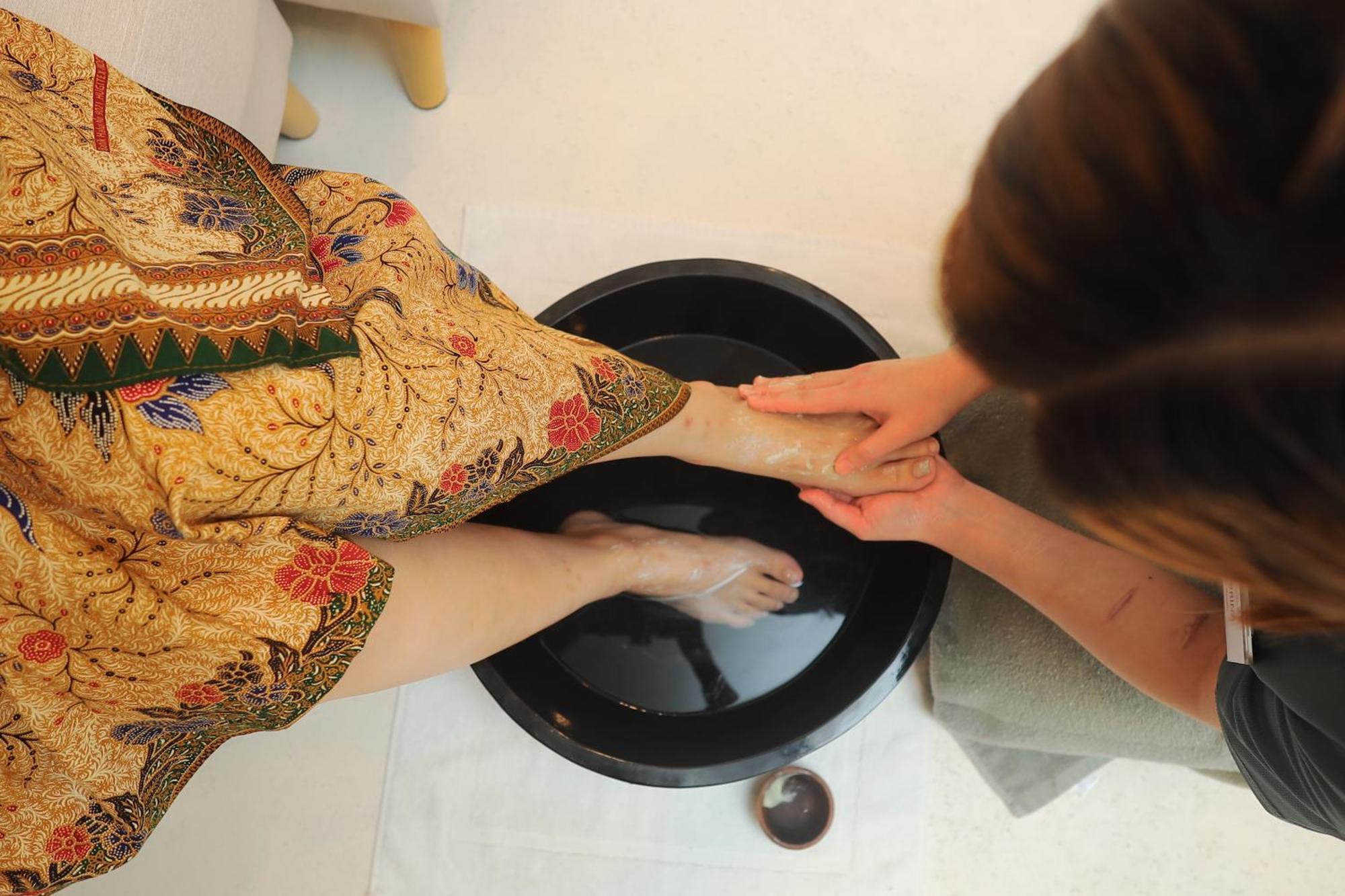 The Riyaz Lavanya Langkawi Pantai Cenang  Exterior photo A woman washing the feet of a guest